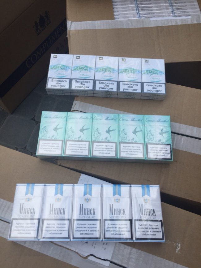 На «Ягодині» затримали водія, який хотів перевезти у бампері цигарки. ФОТО