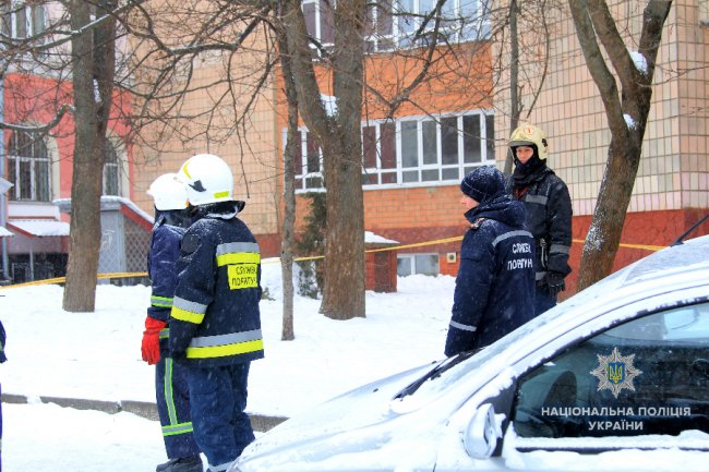 У Рівному біля школи знайшли бойову гранату.  ФОТО