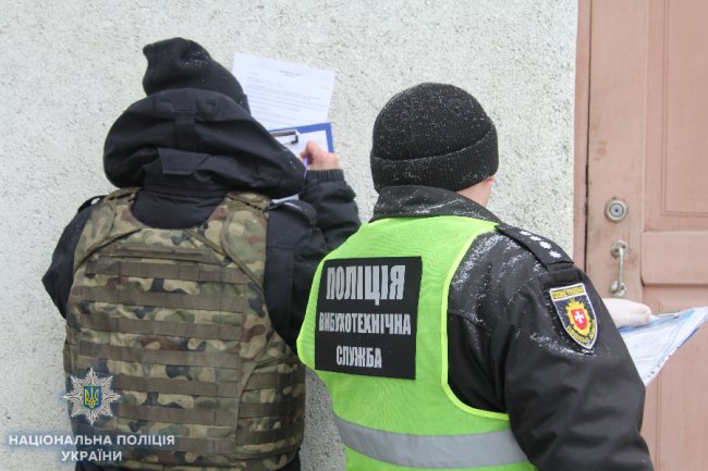 У Рівному біля школи знайшли бойову гранату.  ФОТО