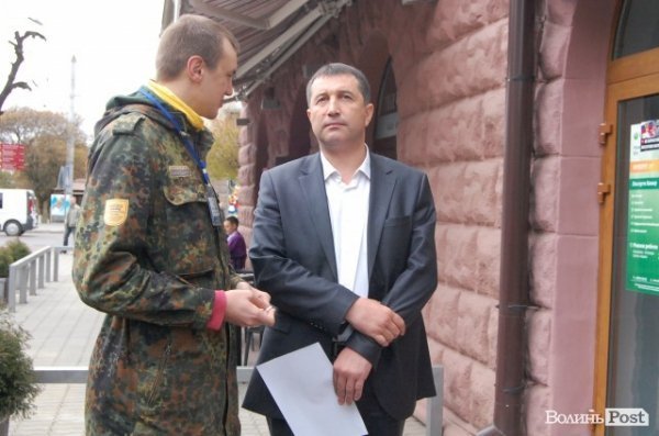 У Луцьку революціонери навідалися до «агентів Кремля». ФОТО