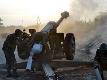 За ніч бойовики 10 разів обстрілювали позиції українських військових 