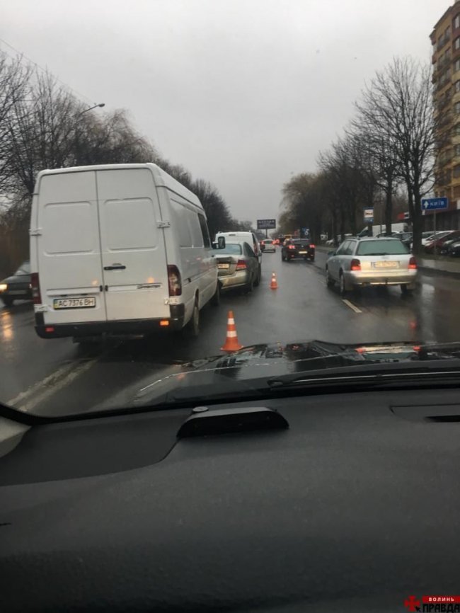 У Луцьку на Набережній сталася подвійна ДТП. ФОТО