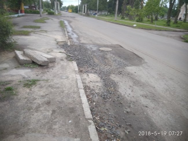 У Луцьку просять капітально відремонтувати дорогу. ФОТО