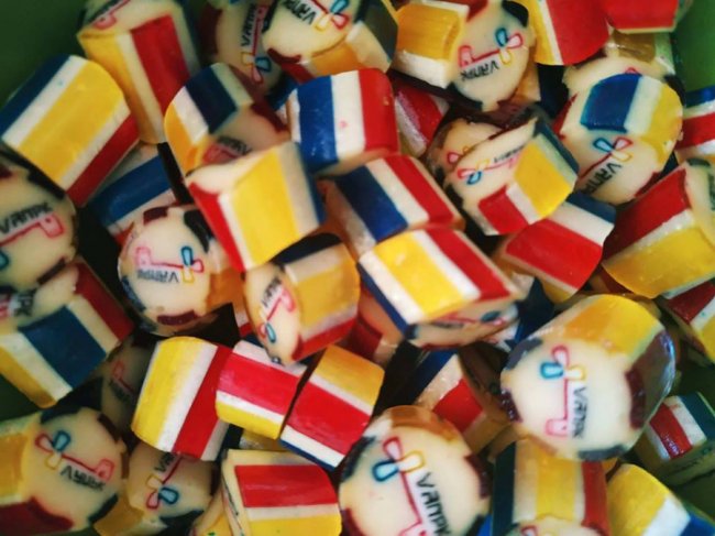 Солодке відкриття: у Луцьку з'явилися карамельки з логотипом міста. ФОТО