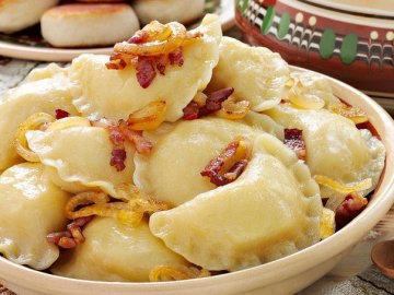 Печиво, пироги та 10 відер вареників: з Луцька на передову вирушила різдвяна передача