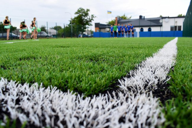 «Маємо вернути в життя дітей спорт», – Степан Івахів відкрив у Шацьку новий стадіон*