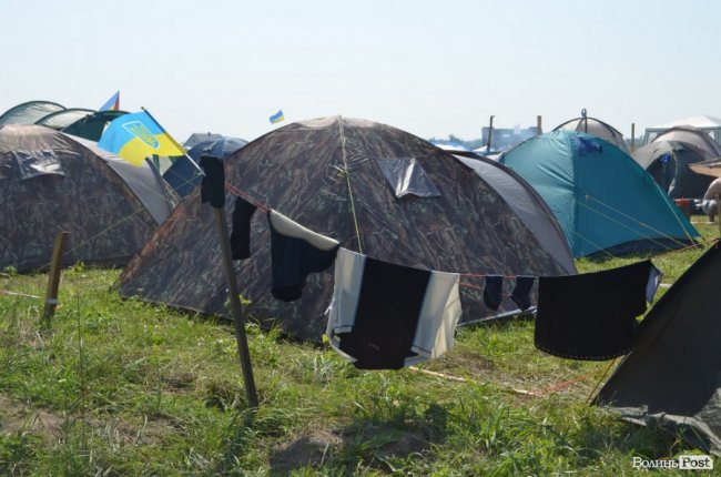 Спека в наметах і аншлаг у зоні купання: як фестивалить «Бандерштат». ФОТО