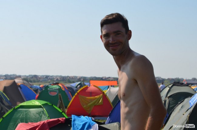 Спека в наметах і аншлаг у зоні купання: як фестивалить «Бандерштат». ФОТО