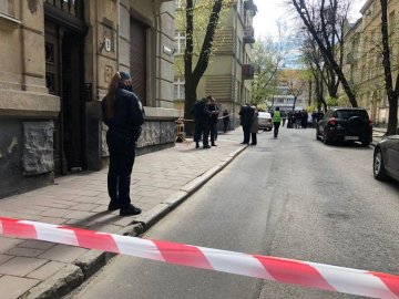 У Львові невідомі у балаклавах влаштували стрілянину: один чоловік загинув. ФОТО