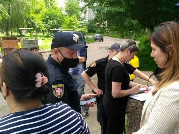 Затуляє вікна: лучани викликали поліцію на будівництво. ВІДЕО