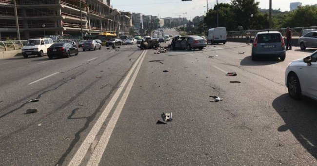 У Києві в автотрощі загинуло чотири людини, троє – у лікарні