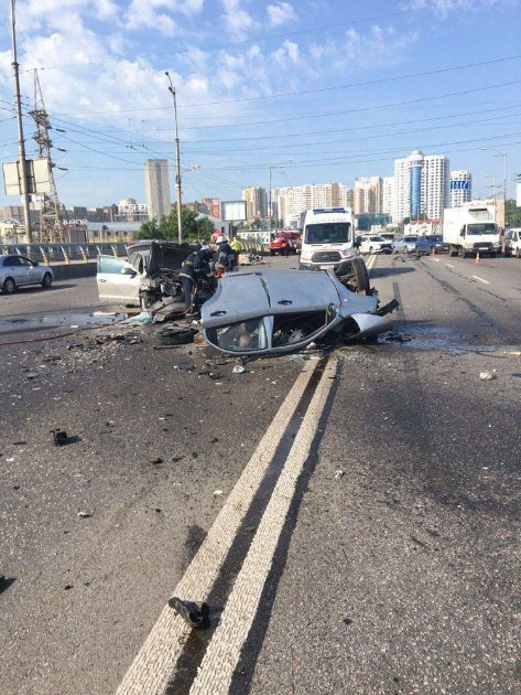 У Києві в автотрощі загинуло чотири людини, троє – у лікарні