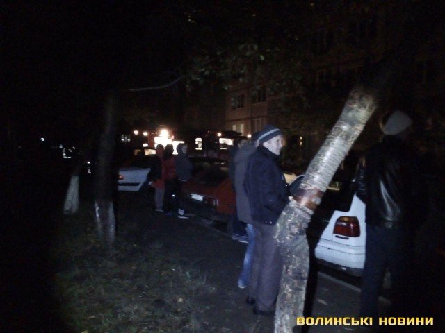 У Луцьку  через загорання у підвалі евакуювали жителів багатоповерхівки. ФОТО. ВІДЕО