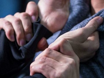 На Волині 18-річний хлопець прийшов до хати та побив господаря: постраждалий у лікарні