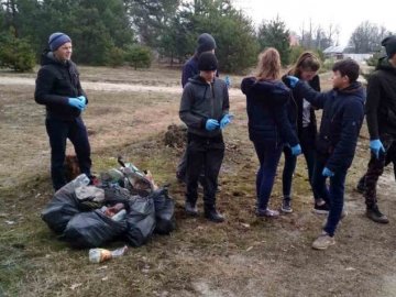 Сміття вивозили тракторами і підводами: як на Волині прибирали ліси. ФОТО