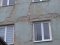 Тріщини і пліснява: у Луцьку мешканці-боржники скаржаться на стан будинку
