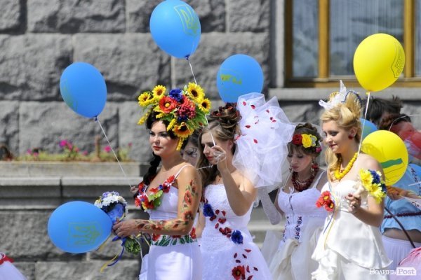 Парад наречених у Луцьку. ФОТО