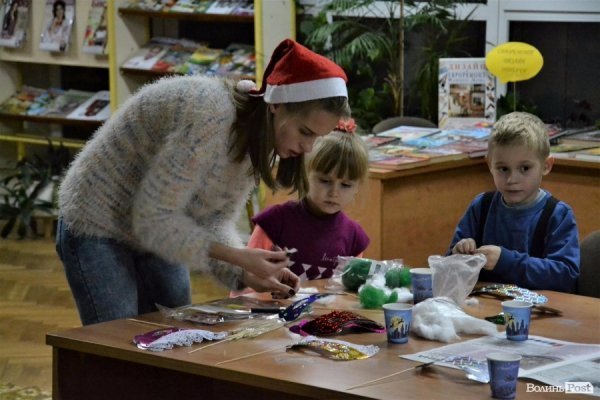 Партійний тімбілдінг по-луцьки: «Батьківщина» виготовляла прикраси