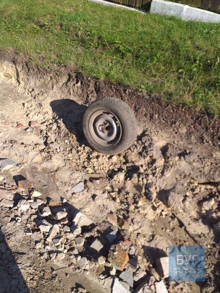 У селі на Волині дощем розмило дорогу. ВІДЕО