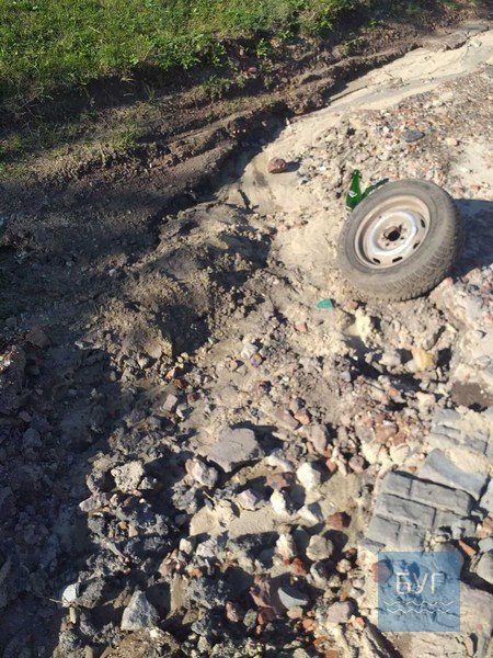 У селі на Волині дощем розмило дорогу. ВІДЕО