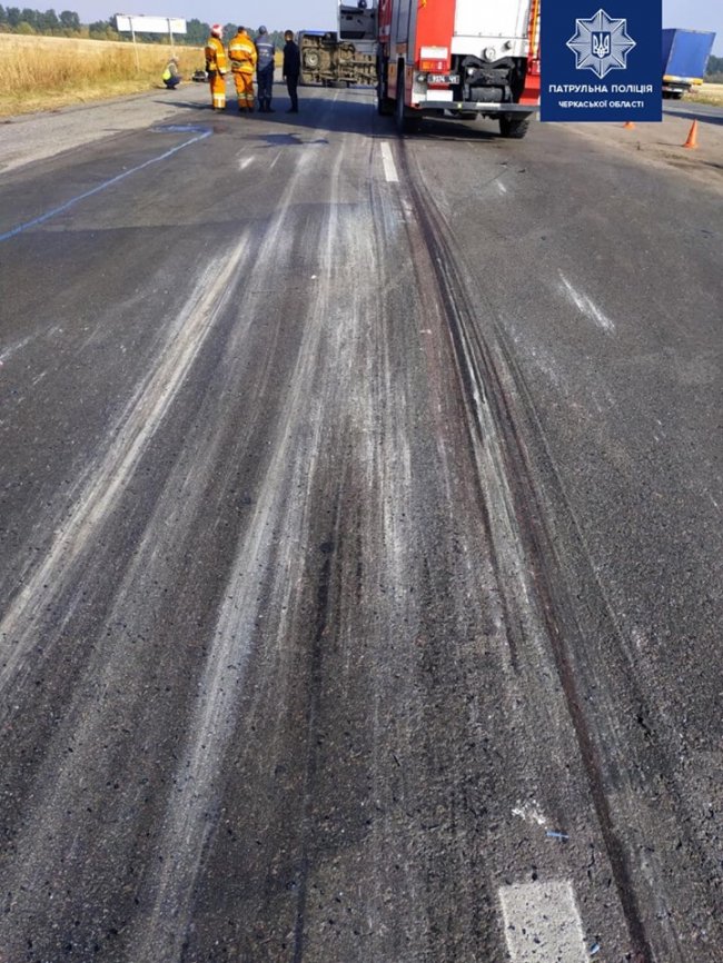 В Умані вантажівка протаранила автобус, дев’ять постраждалих. ФОТО