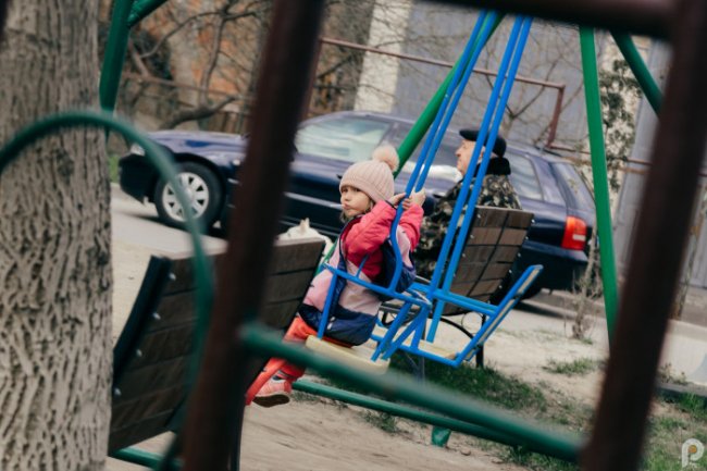 Нова бруківка, відеоспостереження та дитячий майданчик: як змінився двір на Ковельській у Луцьку. ФОТО