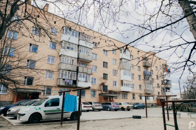 Нова бруківка, відеоспостереження та дитячий майданчик: як змінився двір на Ковельській у Луцьку. ФОТО