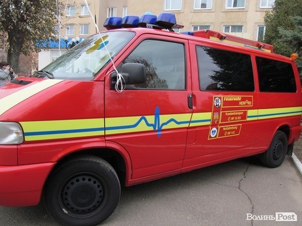 Дитяча поліклініка отримала дві нові «швидкі». ФОТО