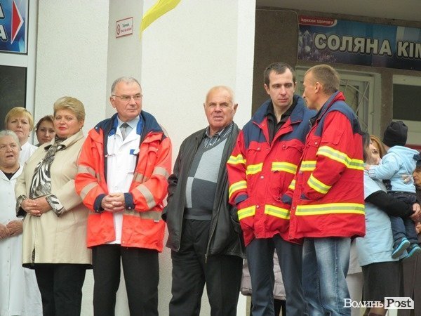 Дитяча поліклініка отримала дві нові «швидкі». ФОТО