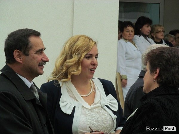 Дитяча поліклініка отримала дві нові «швидкі». ФОТО