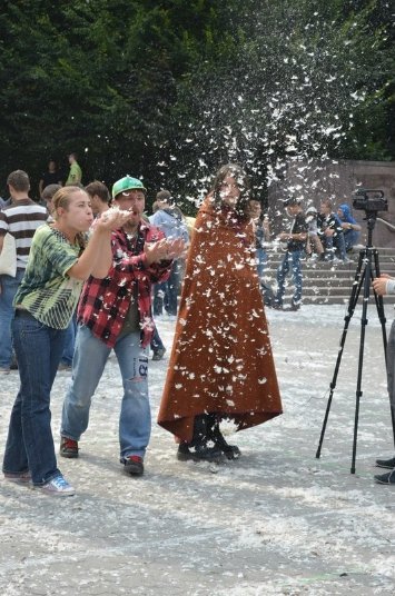 Як луцький гурт бився подушками у Львові. ФОТО