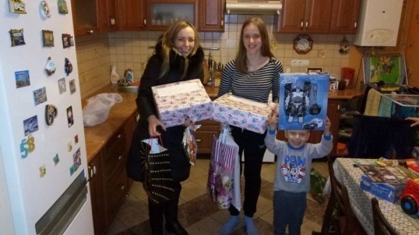 Українці Лондона «завалили» подарунками волинських дітей