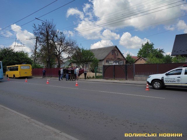 У Луцьку зіткнулися автобус і ВАЗ. ФОТО