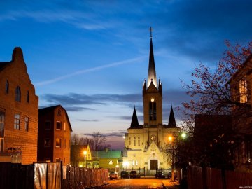 У Луцьку реконструюють освітлення поблизу Лютеранської Кірхи