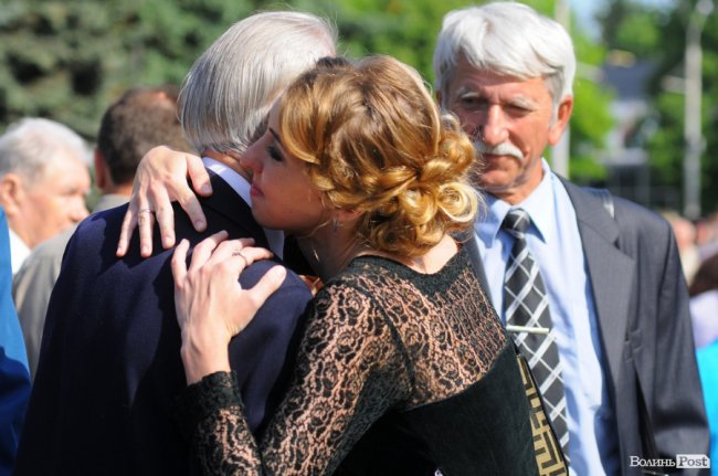 З маками і трояндами: у Луцьку відзначили річницю перемоги над нацизмом. ФОТО