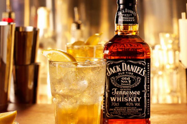 ТОП-5 рецептів алкогольних коктейлів від випускового редактора ВолиньPost. 18+