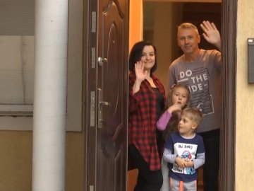 В Україні суд повернув дітей батькові з психічним розладом. ВІДЕО