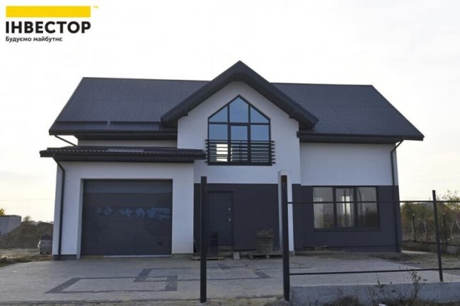 У Боратині продають будинок: є власна ділянка, гараж і 5 кімнат*