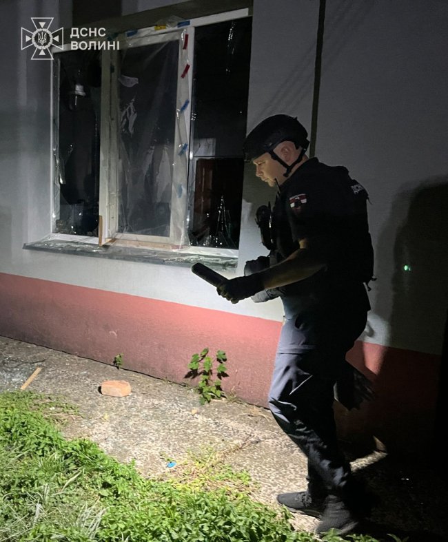 Масований обстріл Луцька: рятувальники загасили пожежу, що виникла через російську атаку