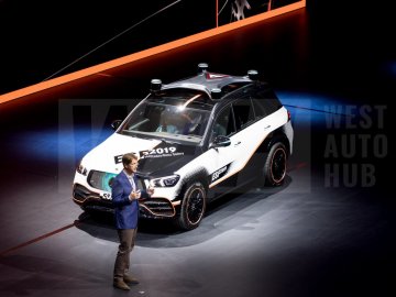 Волиняни оглянули концепт найбезпечнішого авто у світі*