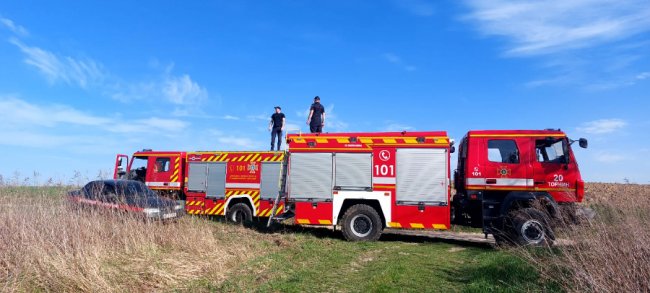 У Луцькому районі на дачному масиві горіла трава: місцева жителька підпалила сміття і залишила багаття