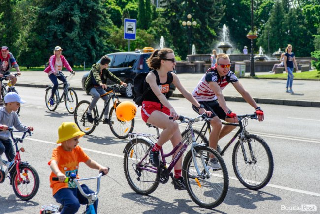 З дітками, собакою та у вишиванках: як лучани провели «Велодень-2019». ФОТО