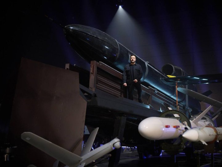 Зеленський показав 7 видів ракет українського виробництва