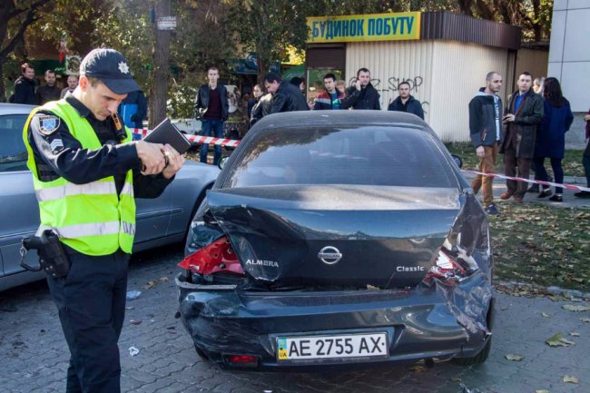 У Дніпрі зіткнулося 7 автомобілів, є потерпілі