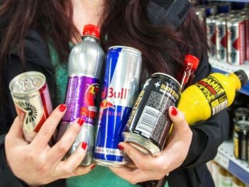 В Україні хочуть заборонити продаж енергетиків неповнолітнім