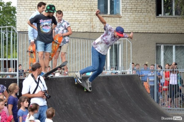 У Луцьку відкрили перший в регіоні скейтпарк. ФОТО