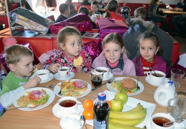 Дітям із «важких» сімей подарували новорічний настрій. ФОТО