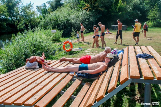 Стир, фонтани і вуличні душі: як у Луцьку рятуються від спеки. ФОТО