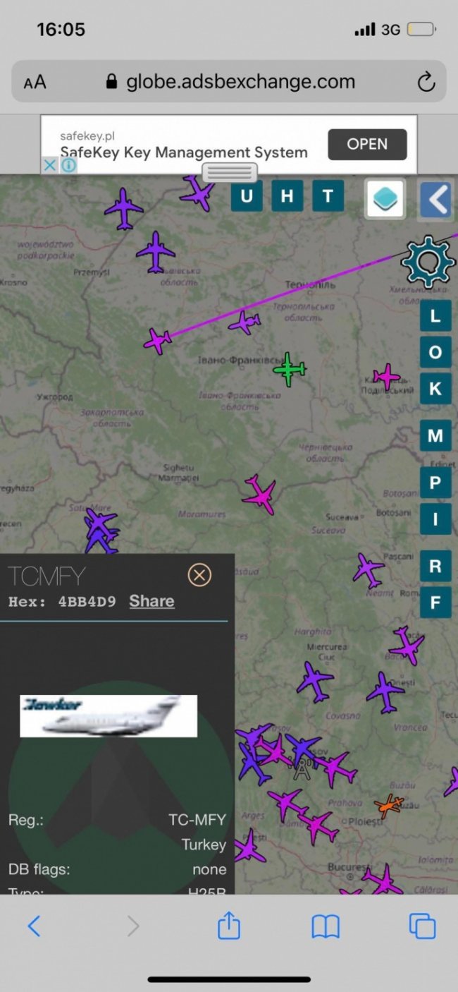 Олігархи та бізнесмени вилітають з України чартерними рейсами