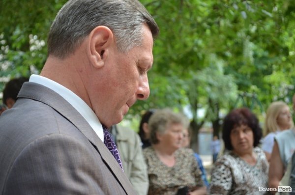 З будинку, що обвалився, виселяють людей